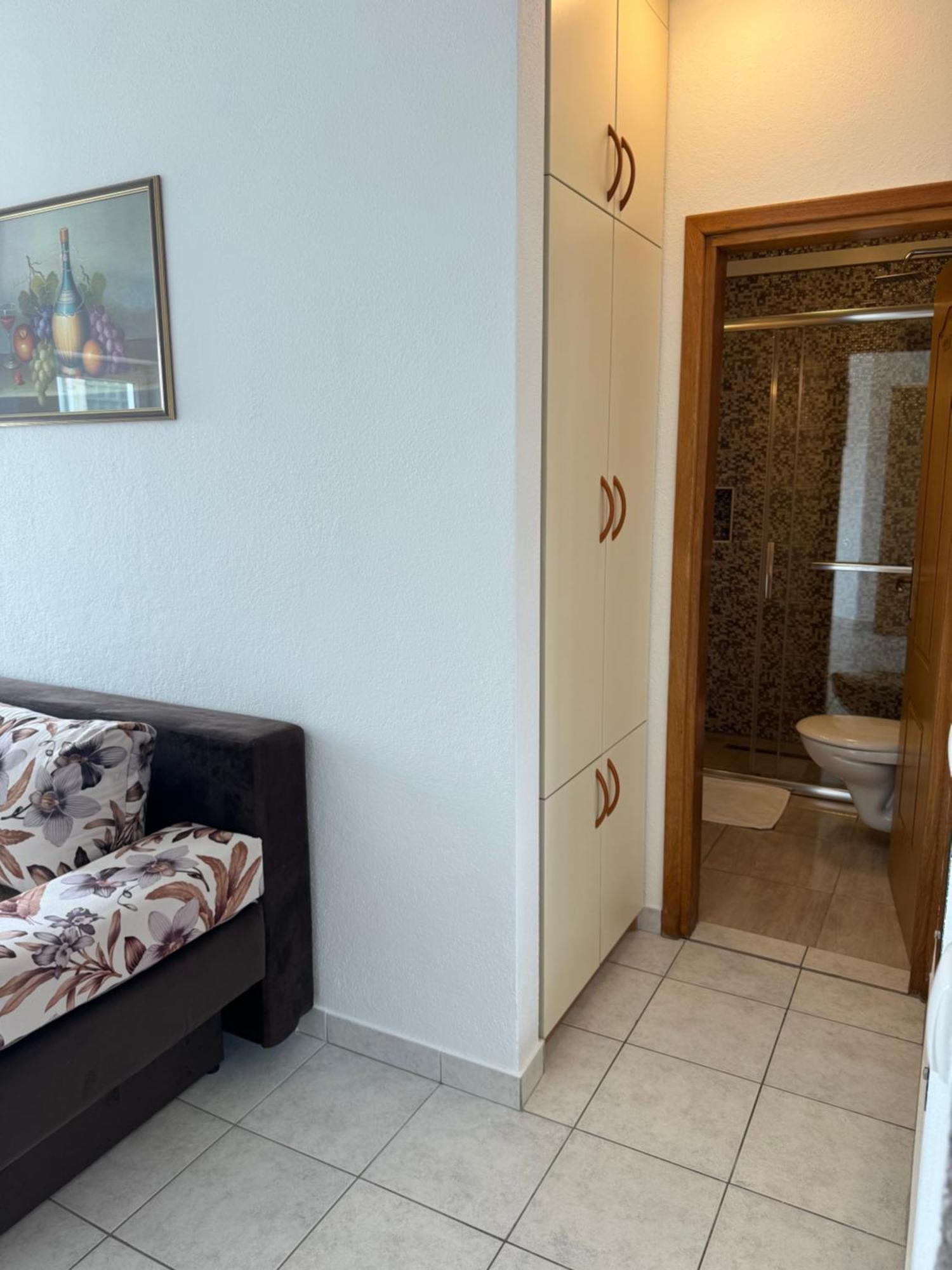 House 100M From The Beach With Free Parking And Breakfast Baška Voda Exteriér fotografie